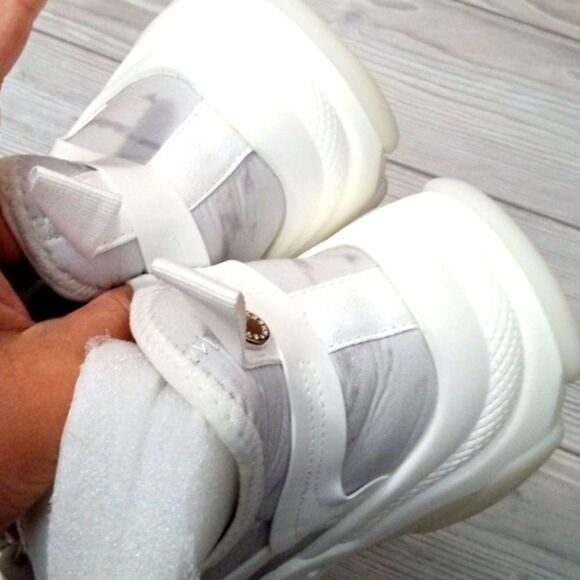 (S-3351)   Steve Madden Women's Myles Sneaker Sz 9.5 - Picture 11 of 11